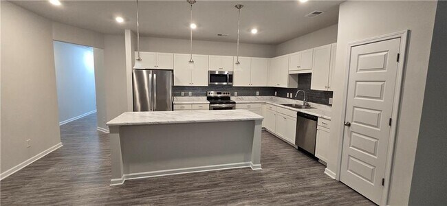 Building Photo - 128 Grant Dr