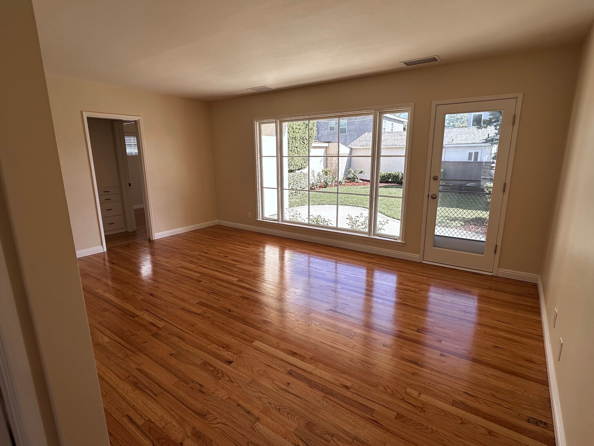 Building Photo - 5818 E Scrivener St