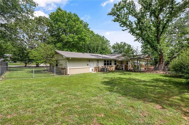 Building Photo - 2917 Mayberry Ln