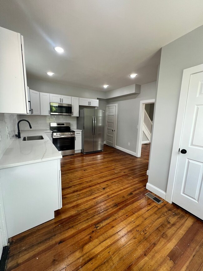 Building Photo - Fully Renovated 4 Bedroom, 2.5 Bath Home-Move In Ready