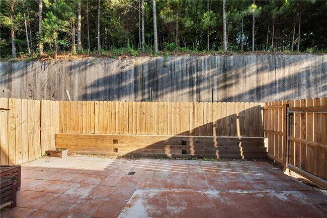 Building Photo - 2242 Knoxhill View
