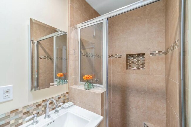 Middle bathroom totally upgraded - 14024 Peach Grove St