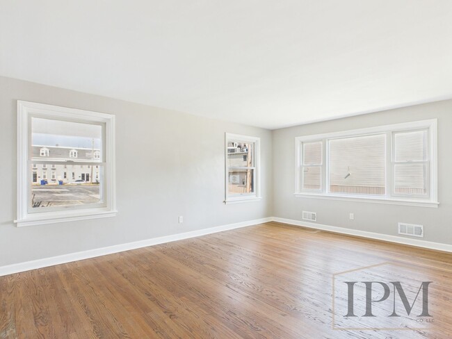 Building Photo - Available Now - 2 Bedroom located in Centr...