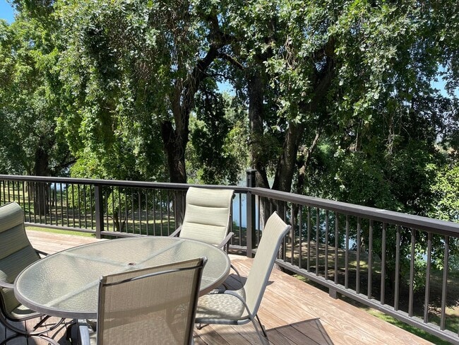 Building Photo - Amazing Riverfront Home for Rent