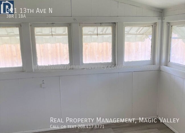 Building Photo - 321 13th Ave N