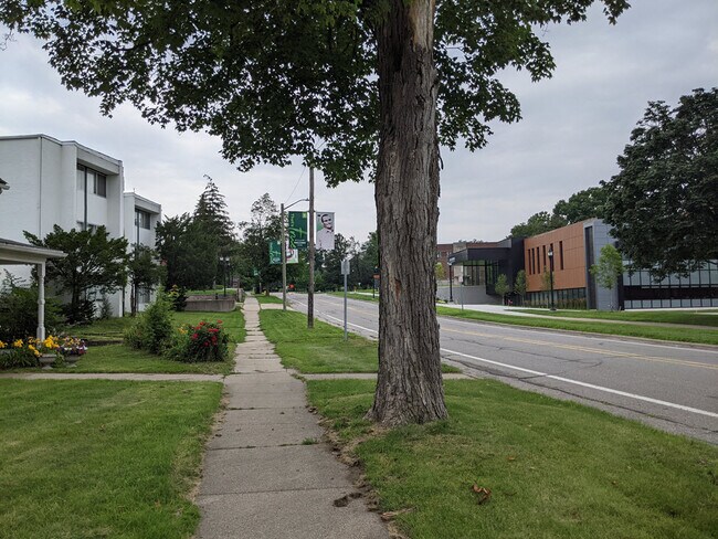 Building Photo - 501 W Forest Ave