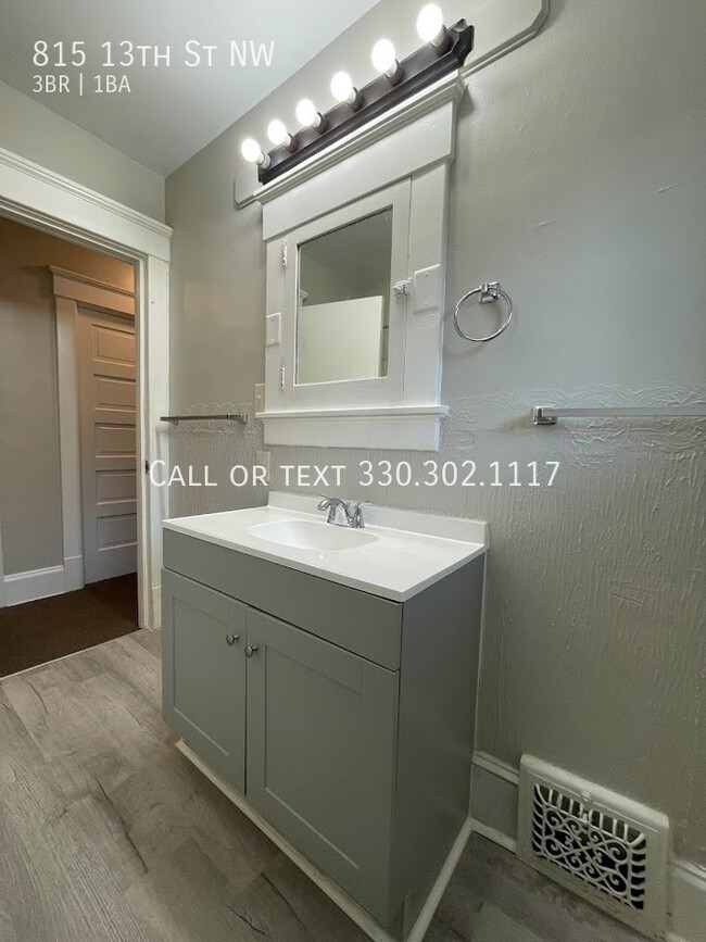 Building Photo - Large two bedroom one bathroom duplex for ...