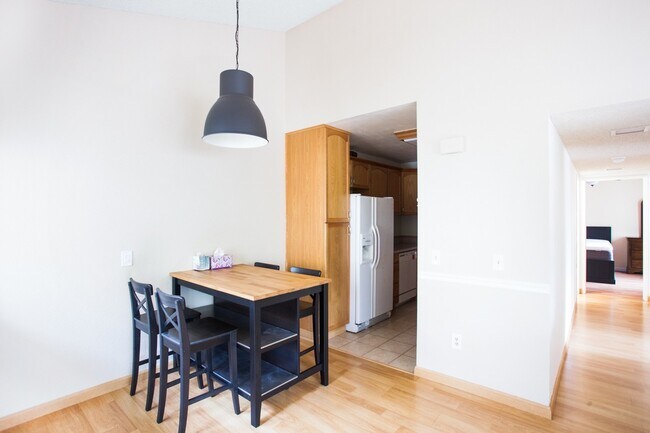 Building Photo - Furnished Condo in Desirable Community in ...