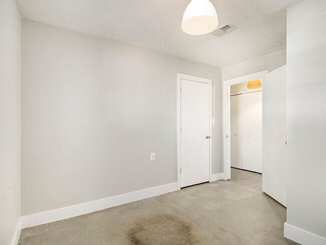 Building Photo - 3 bdrm, 1 bath in Grant Park