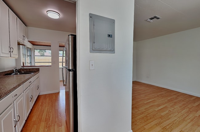 Building Photo - 2124 Valencia Rd