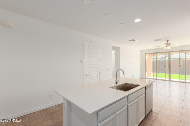 Building Photo - 9239 W Sells Dr