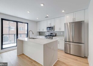 Building Photo - 1318 N Franklin St