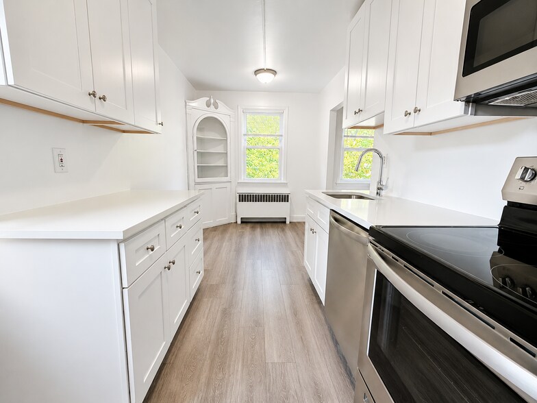 Building Photo - 35 Elberon Ave