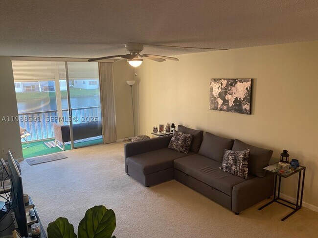 Building Photo - 361 S Hollybrook Dr