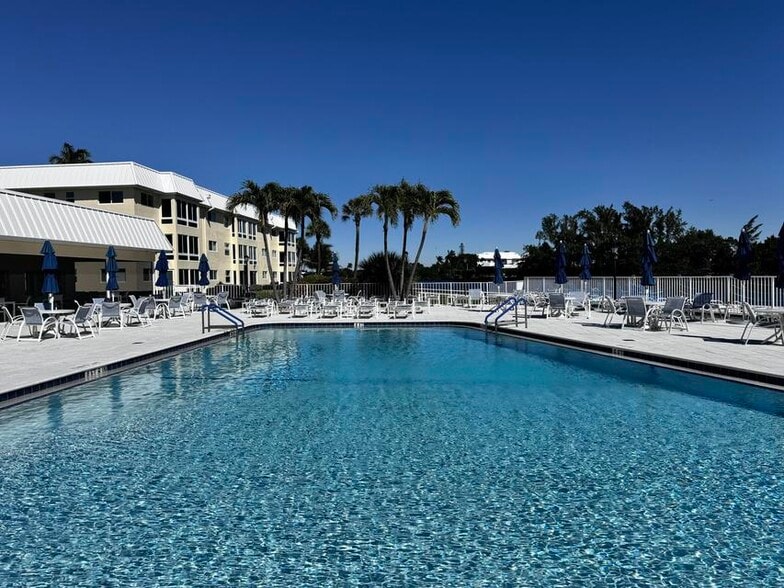 Building Photo - 32 Colonial Club Dr