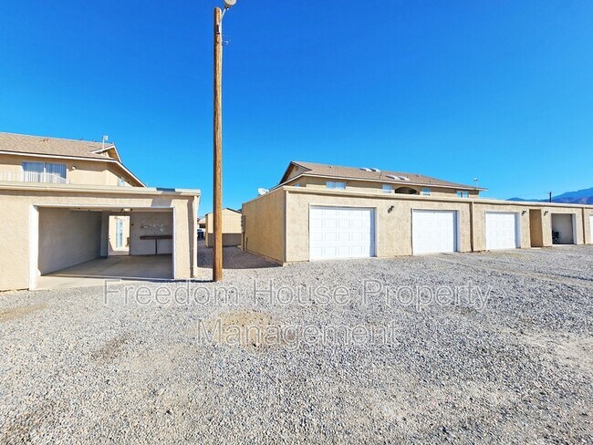 Building Photo - 2321 E Calvada Blvd