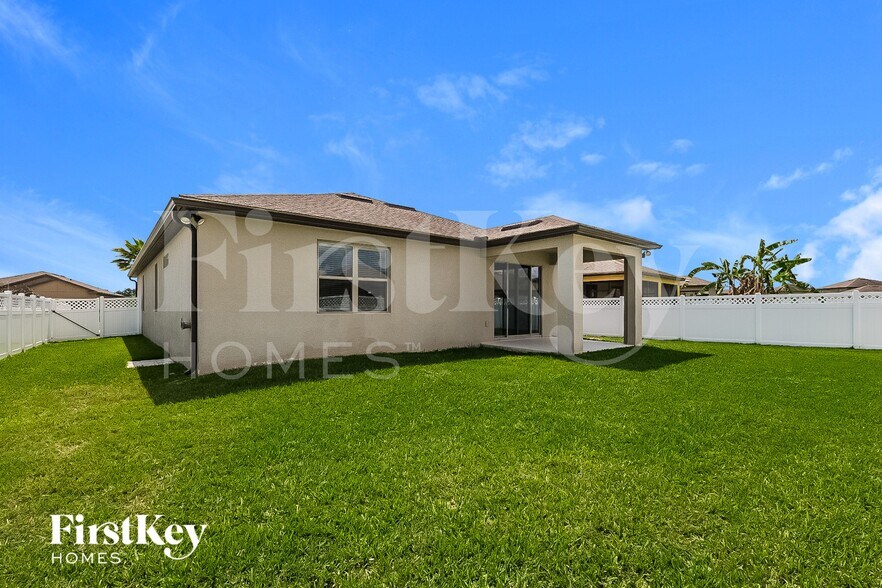 Building Photo - 8741 Hinsdale Heights Dr