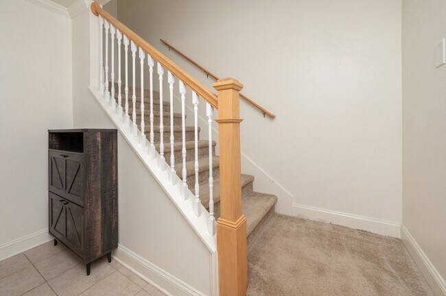 Building Photo - 2 Bedroom Townhouse in Crestview!