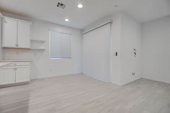 Building Photo - 111 Balsam Leaf Ct