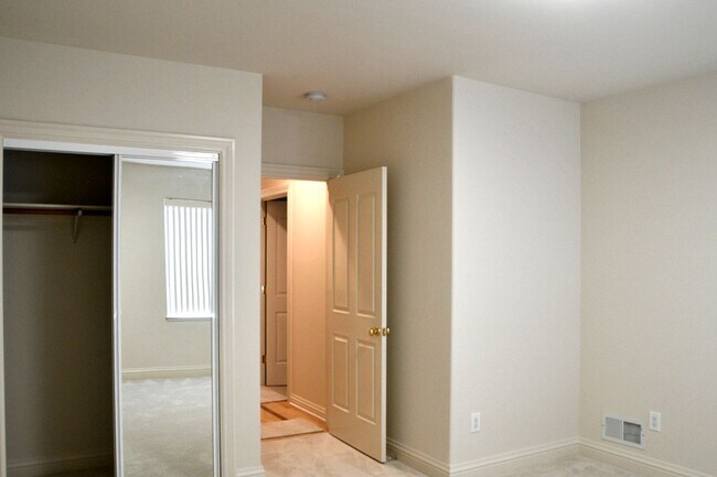 Building Photo - Remodeled 4BR/3BA Home Near Glen Park BART