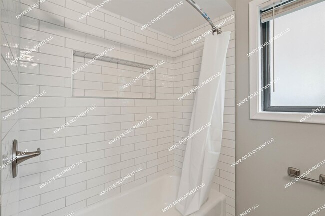 Building Photo - Completely Renovated 3-bedroo, 1.5-bathroo...