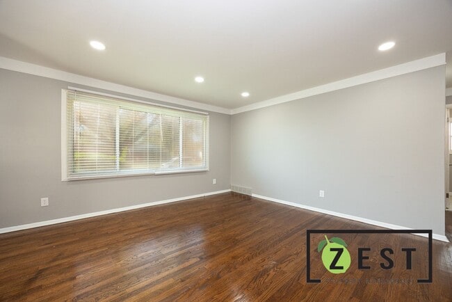 Building Photo - 3 BD 1 BA HOME AVAILABLE NOW! 1,300 Monthly