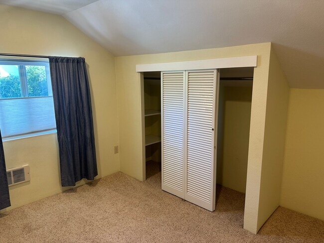 Building Photo - Updated 1 bed, 1 bath in Eugene!