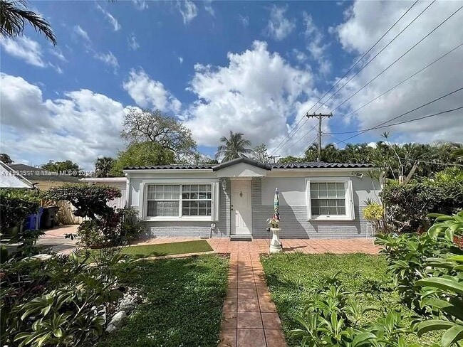 Primary Photo - 1465 SW 28th Way