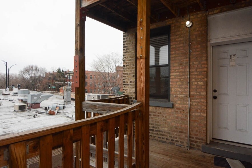 Building Photo - 4337 N Wolcott Ave