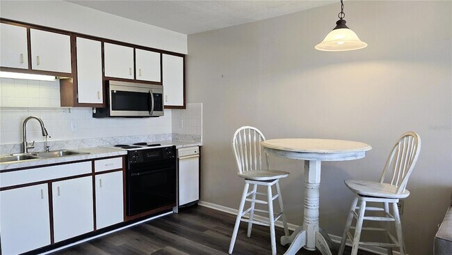Building Photo - 4354 Tahitian Gardens Cir