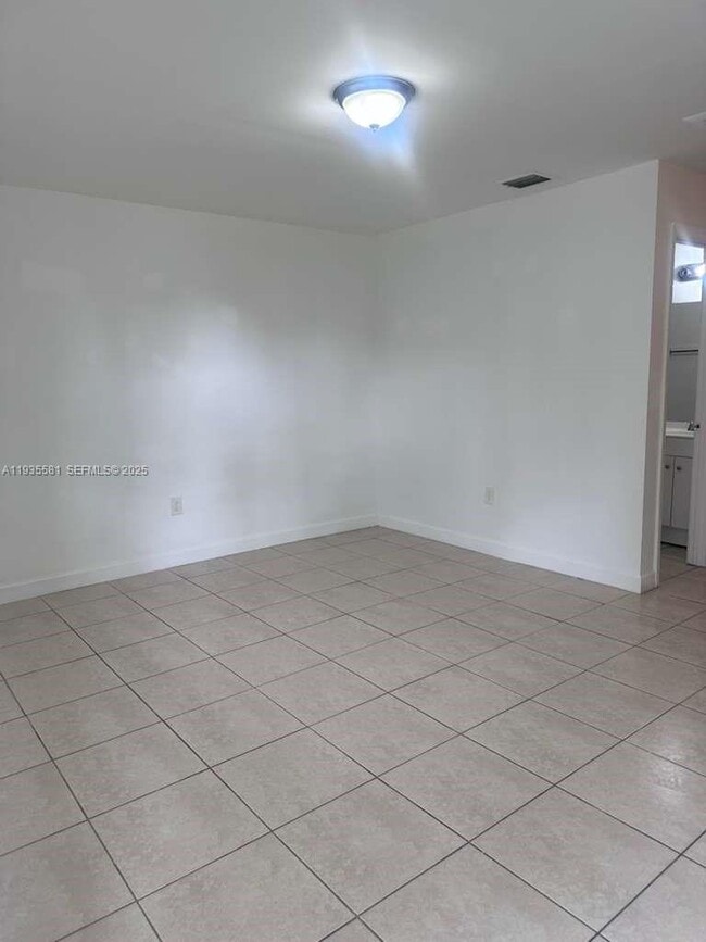 Building Photo - 1770 SW 44th Ave