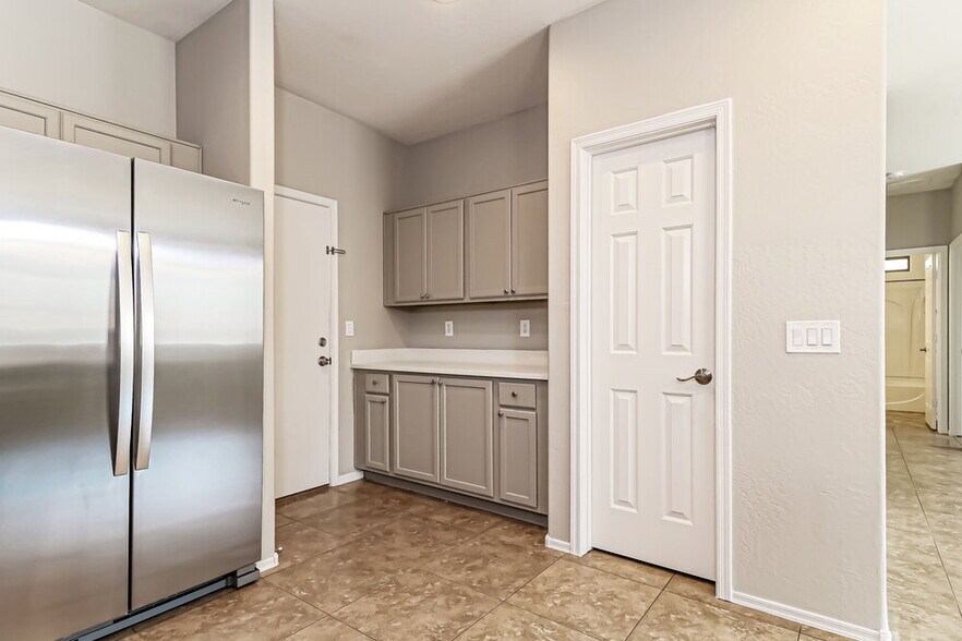 Building Photo - 7247 West Alta Vista Road