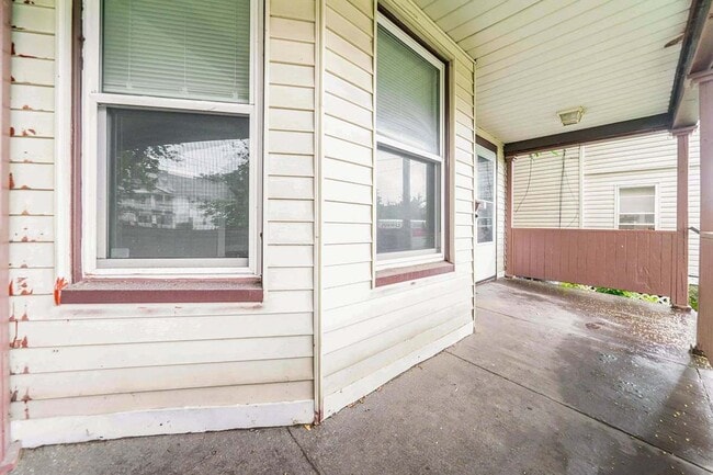 Building Photo - 2020 W 99th St