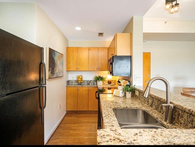 Building Photo - 715 N Church St