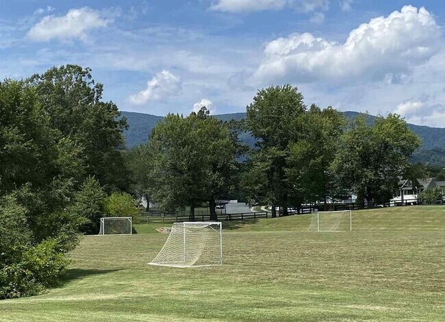 Building Photo - 348 Marquette Ct