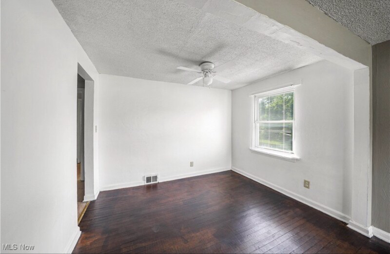 Building Photo - 1369 Adelaide Ave SE