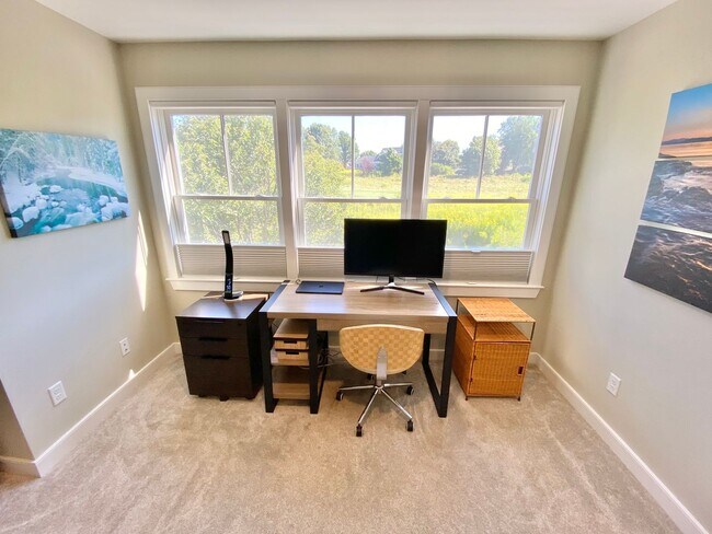 Building Photo - 3 Bedroom Home South Burlington Available ...
