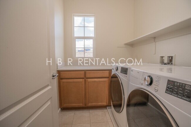 Building Photo - Questa Village - Mountain House- Spacious & Stylish 5-Bedroom Retreat in Mountain House – 3.5 Bat...