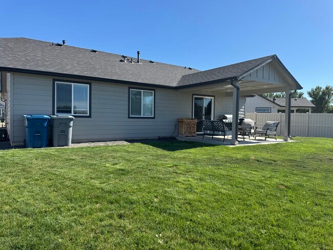 Building Photo - 1503 White Fish Lake St