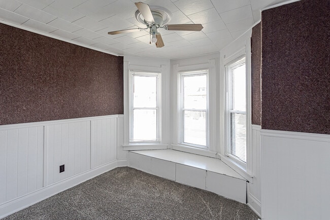 Building Photo - 734 Parker Ave