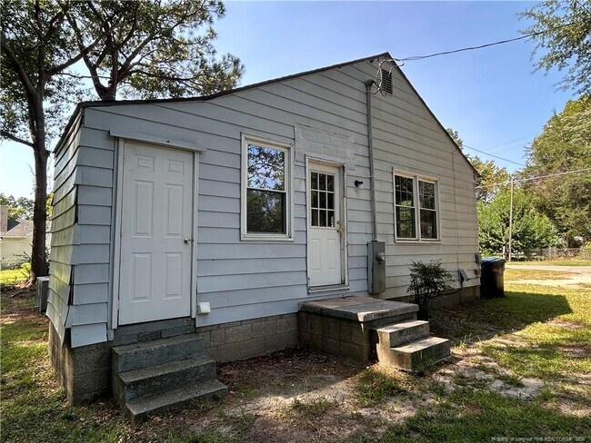 Building Photo - 604 Forrest St