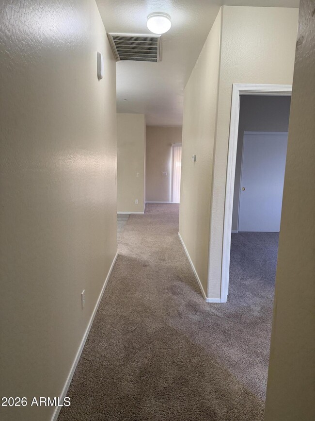 Building Photo - 1735 Bluff Dr