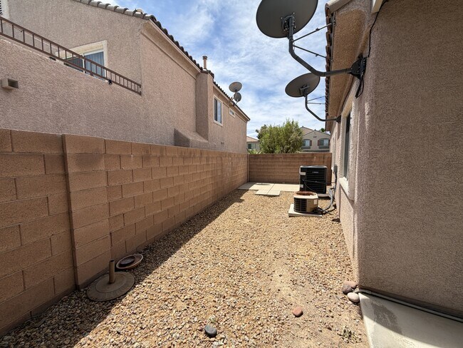 Building Photo - 11240 Playa Bonita Ave