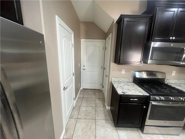 Building Photo - Move in Ready 2 Story 3 bedroom home SW