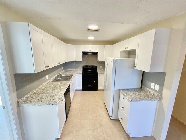 Building Photo - 3127 Corona Dr