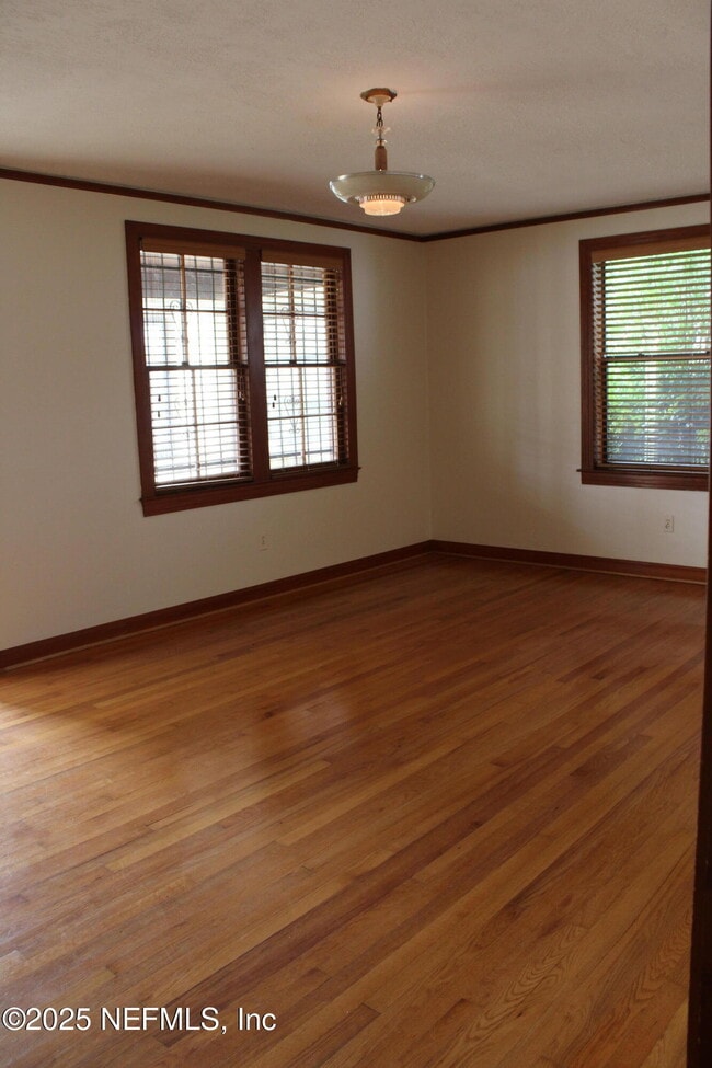 Building Photo - 1391 River Hills Ct