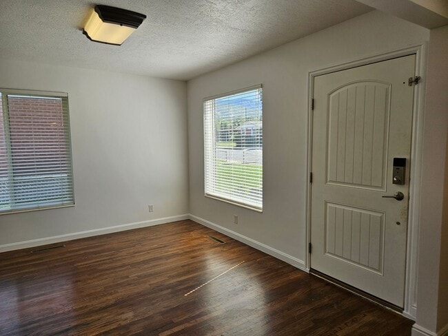 Building Photo - Great 5-Bed 2-Bath House in Bountiful