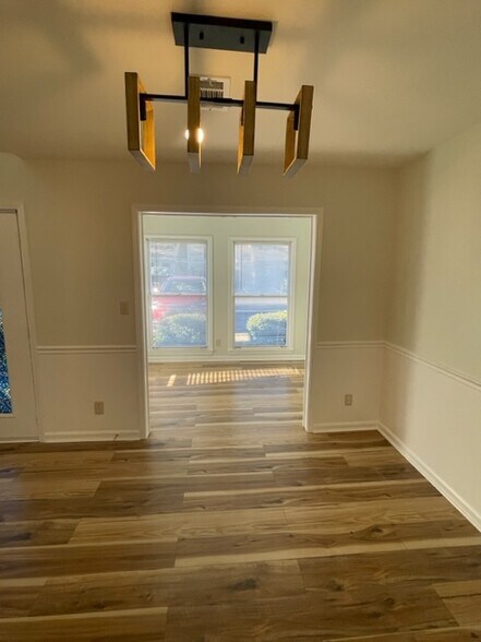 Building Photo - 1609 Homestead Trl