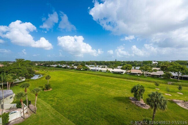 Building Photo - 6463 La Costa Dr