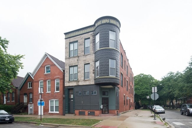 Building Photo - 1058 N Rockwell St